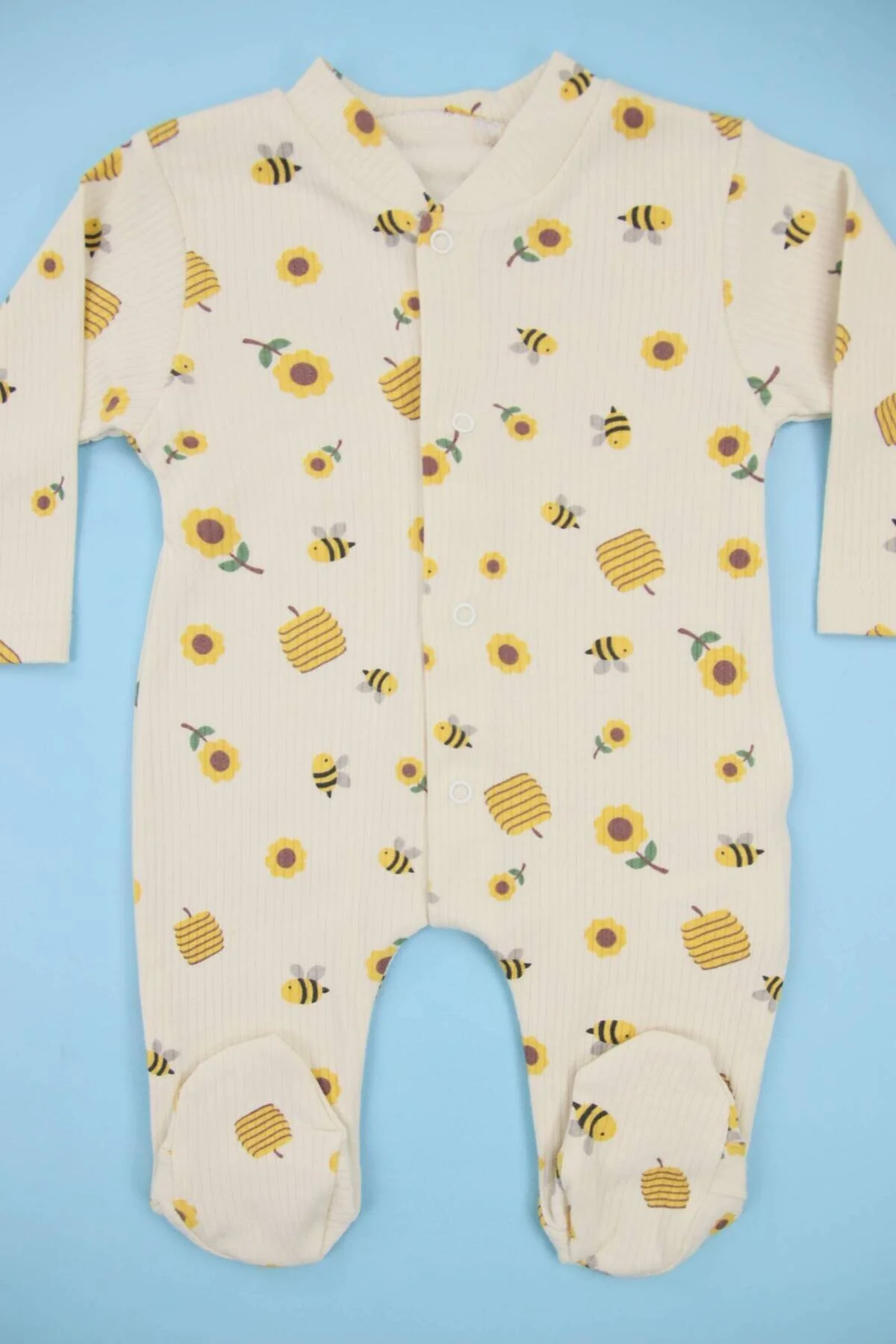 Fitilli Kumaş Arı Ve Çiçek Desenli %100 Pamuk Patikli Camel Rengi Kız Bebek Tulum